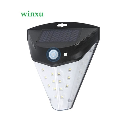 มุมกว้างขนาดใหญ่ 42led โคมไฟติดผนัง LED พลังงานแสงอาทิตย์ 2700K สำหรับ Garden Courtyard