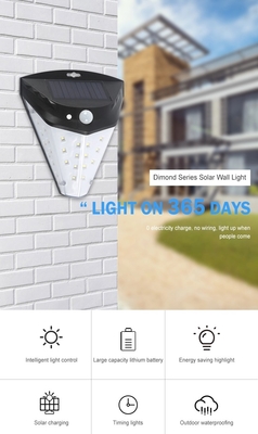 มุมกว้างขนาดใหญ่ 42led โคมไฟติดผนัง LED พลังงานแสงอาทิตย์ 2700K สำหรับ Garden Courtyard