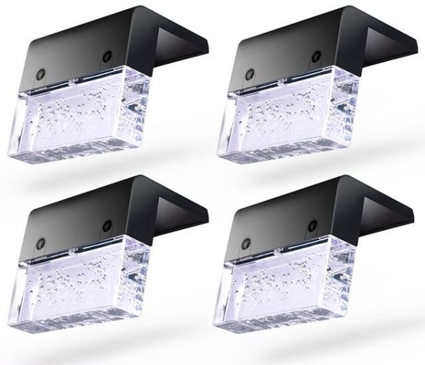 IP65 ไฟดาดฟ้าพลังงานแสงอาทิตย์สีขาวอบอุ่นรั้วบันไดกลางแจ้ง 2700K ไฟ LED ดาดฟ้าพลังงานแสงอาทิตย์